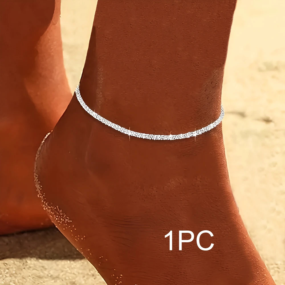 Lot de 2 bracelets de cheville argentés brillants et étincelants pour femme, bijoux simples et élégants en cuivre, bracelet de cheville de plage à porter au pied