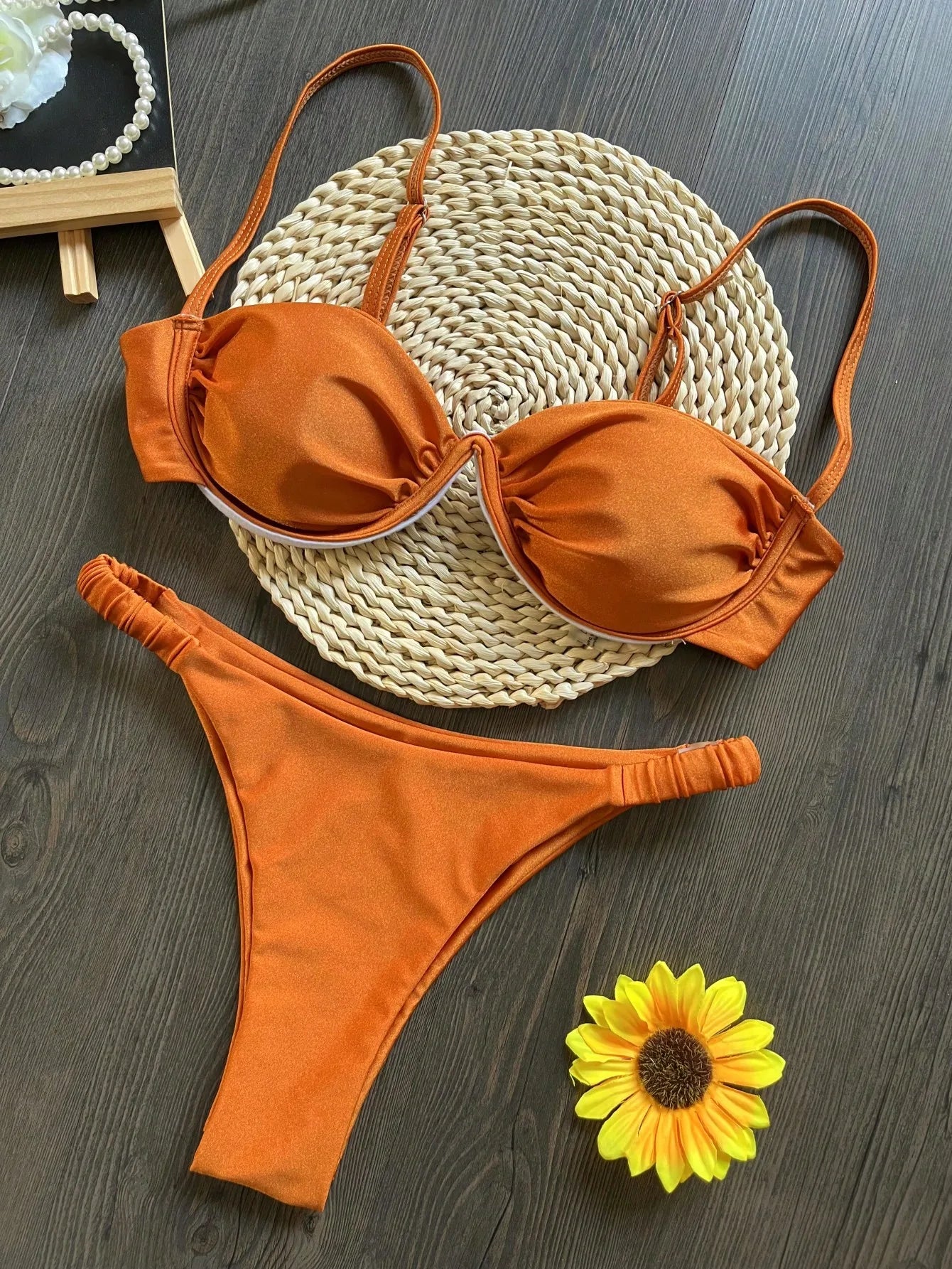 Ensemble bikini sexy à fleurs 3D 2025 pour femmes, noir et blanc, micro-maillot de bain à armatures en V, mini-maillot de bain plissé string, idéal pour la plage