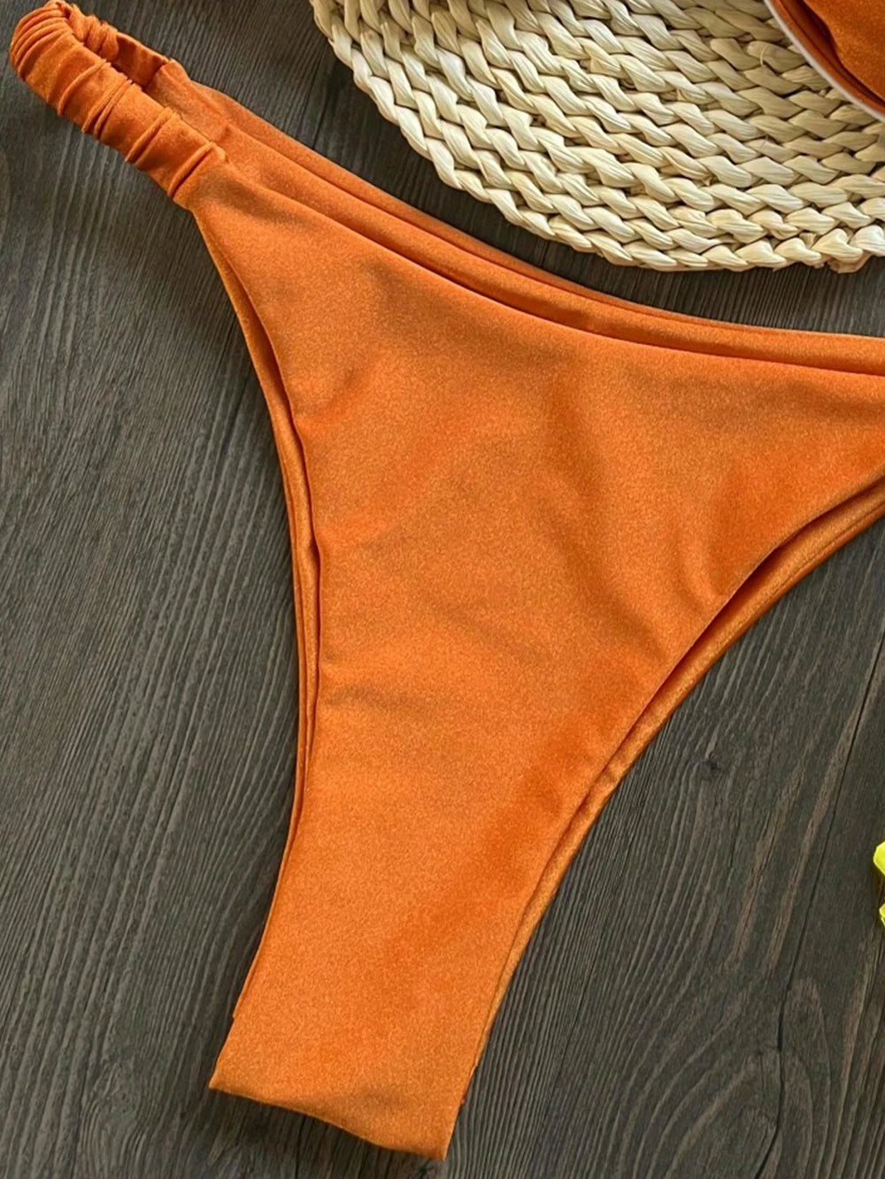 Ensemble bikini sexy à fleurs 3D 2025 pour femmes, noir et blanc, micro-maillot de bain à armatures en V, mini-maillot de bain plissé string, idéal pour la plage