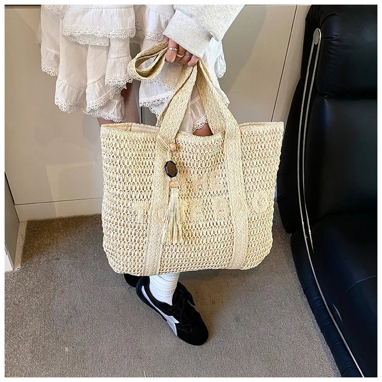 Sac en paille tressée style français grande capacité pour femme, sac bandoulière idéal pour la plage, les vacances ou les trajets quotidiens.