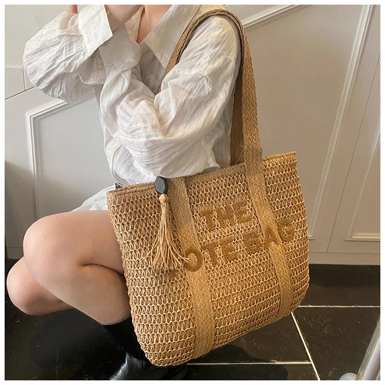 Sac en paille tressée style français grande capacité pour femme, sac bandoulière idéal pour la plage, les vacances ou les trajets quotidiens.