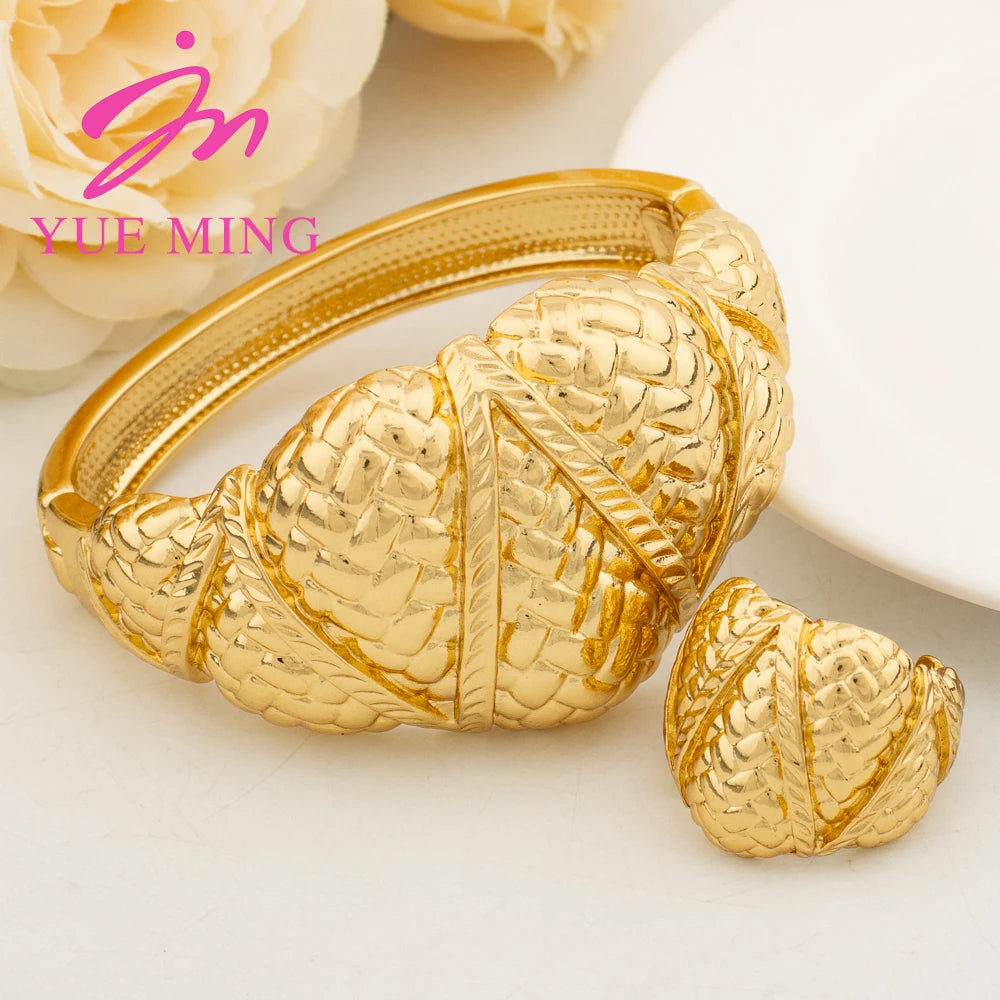 Ensemble bracelet et bague de luxe pour femme, couleur or, style Dubaï. Accessoires de bijoux.
