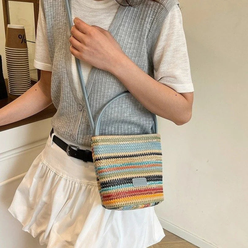 Sac bandoulière en cuir de luxe pour femme, style classique et élégant, signé Paris, style vintage.