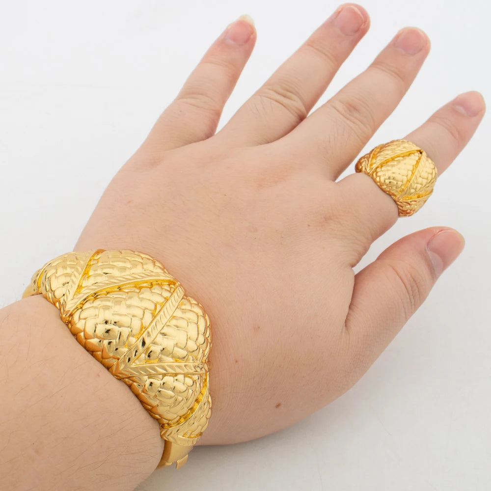 Ensemble bracelet et bague de luxe pour femme, couleur or, style Dubaï. Accessoires de bijoux.