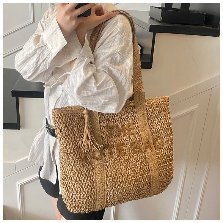Sac en paille tressée style français grande capacité pour femme, sac bandoulière idéal pour la plage, les vacances ou les trajets quotidiens.