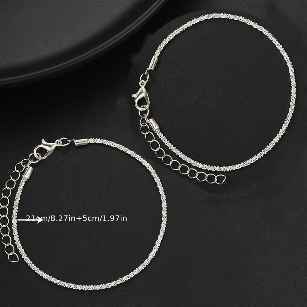Lot de 2 bracelets de cheville argentés brillants et étincelants pour femme, bijoux simples et élégants en cuivre, bracelet de cheville de plage à porter au pied