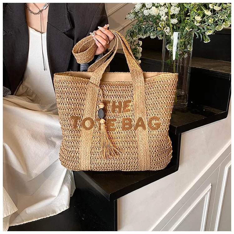 Sac en paille tressée style français grande capacité pour femme, sac bandoulière idéal pour la plage, les vacances ou les trajets quotidiens.