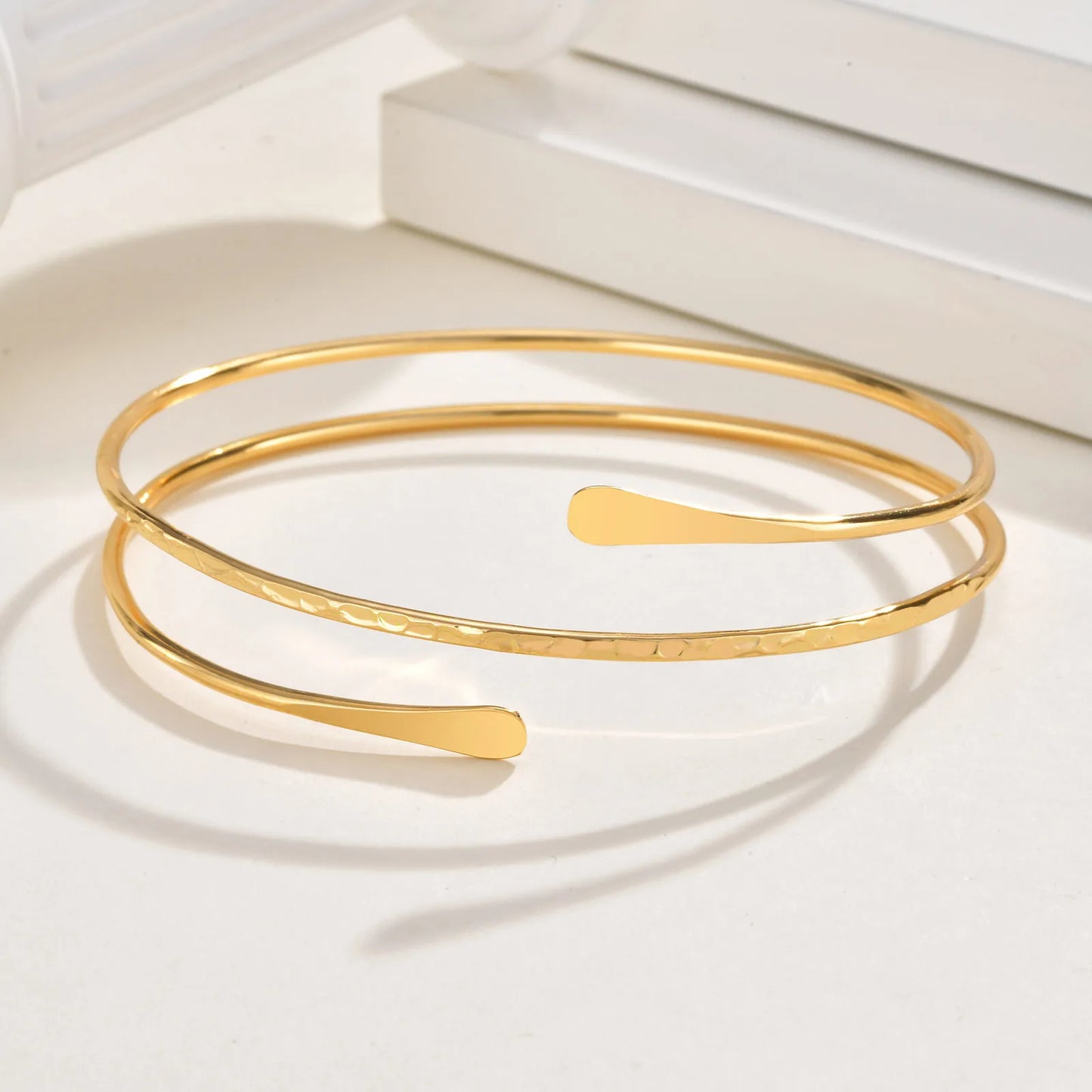 Bracelet manchette pour femme, bracelet minimaliste plaqué or, bijou de bras tendance pour soirée