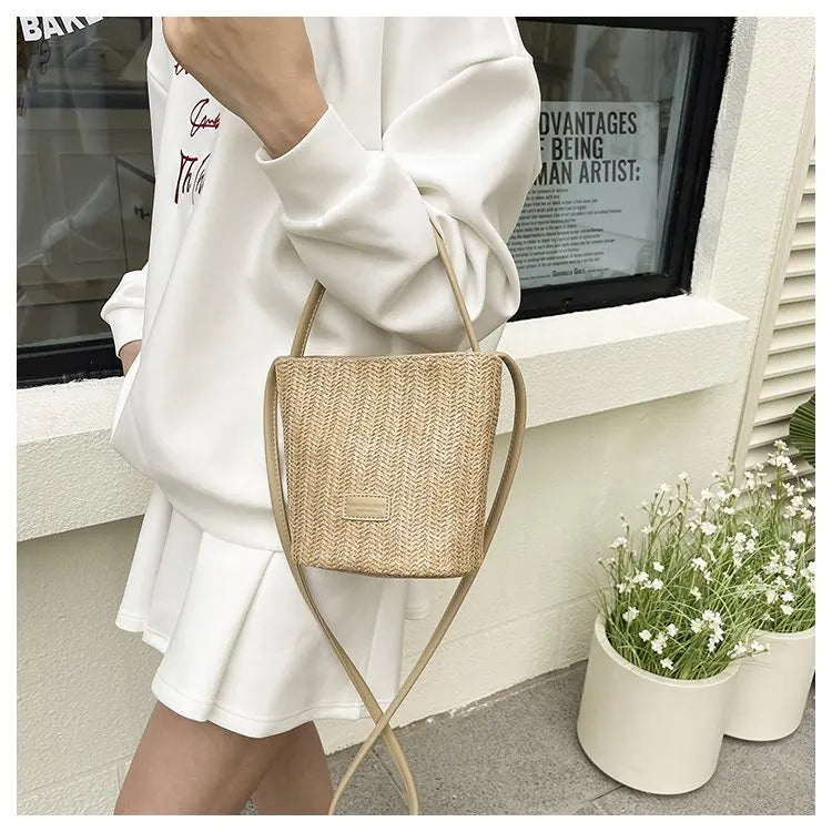 Sac bandoulière en cuir de luxe pour femme, style classique et élégant, signé Paris, style vintage.