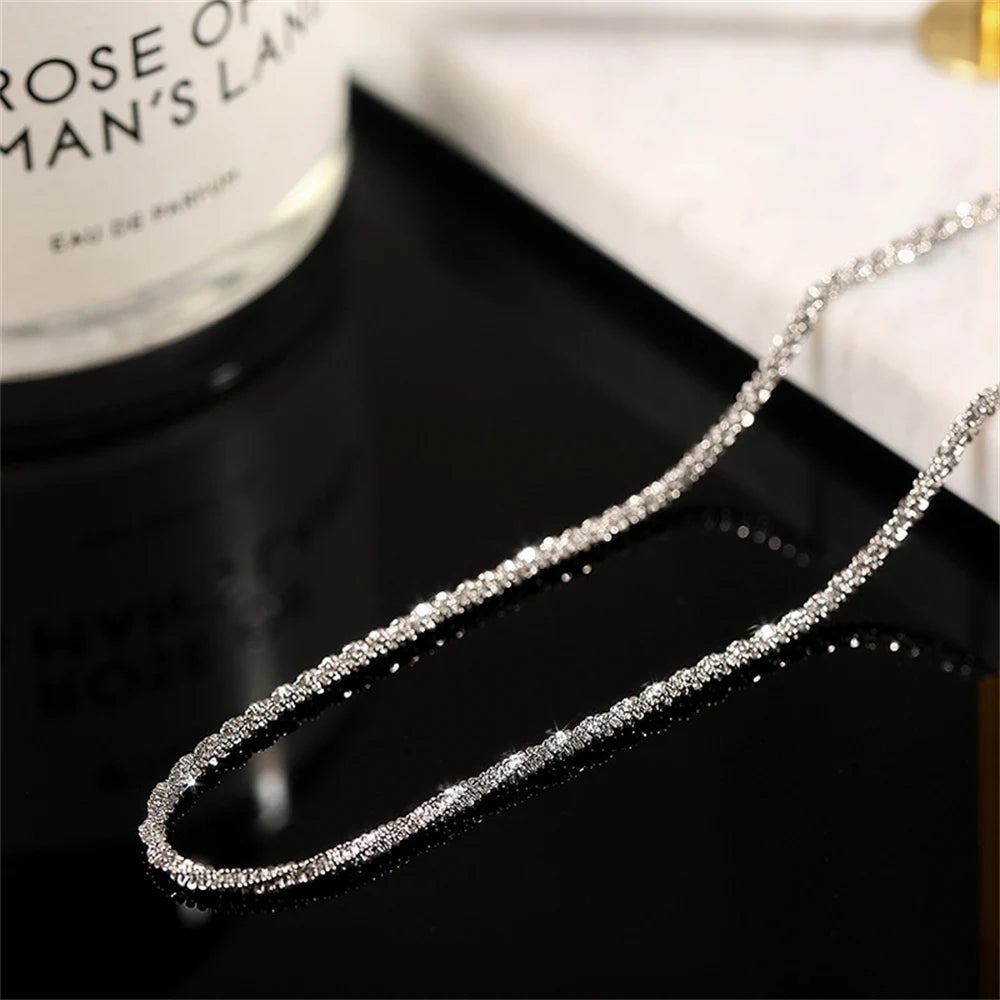 Lot de 2 bracelets de cheville argentés brillants et étincelants pour femme, bijoux simples et élégants en cuivre, bracelet de cheville de plage à porter au pied