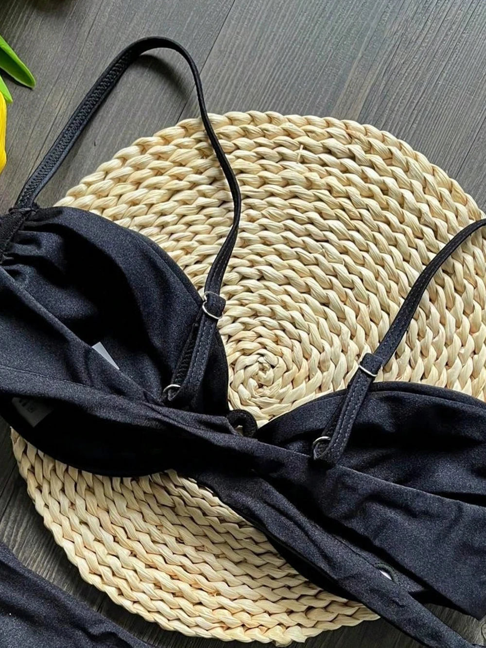Ensemble bikini sexy à fleurs 3D 2025 pour femmes, noir et blanc, micro-maillot de bain à armatures en V, mini-maillot de bain plissé string, idéal pour la plage