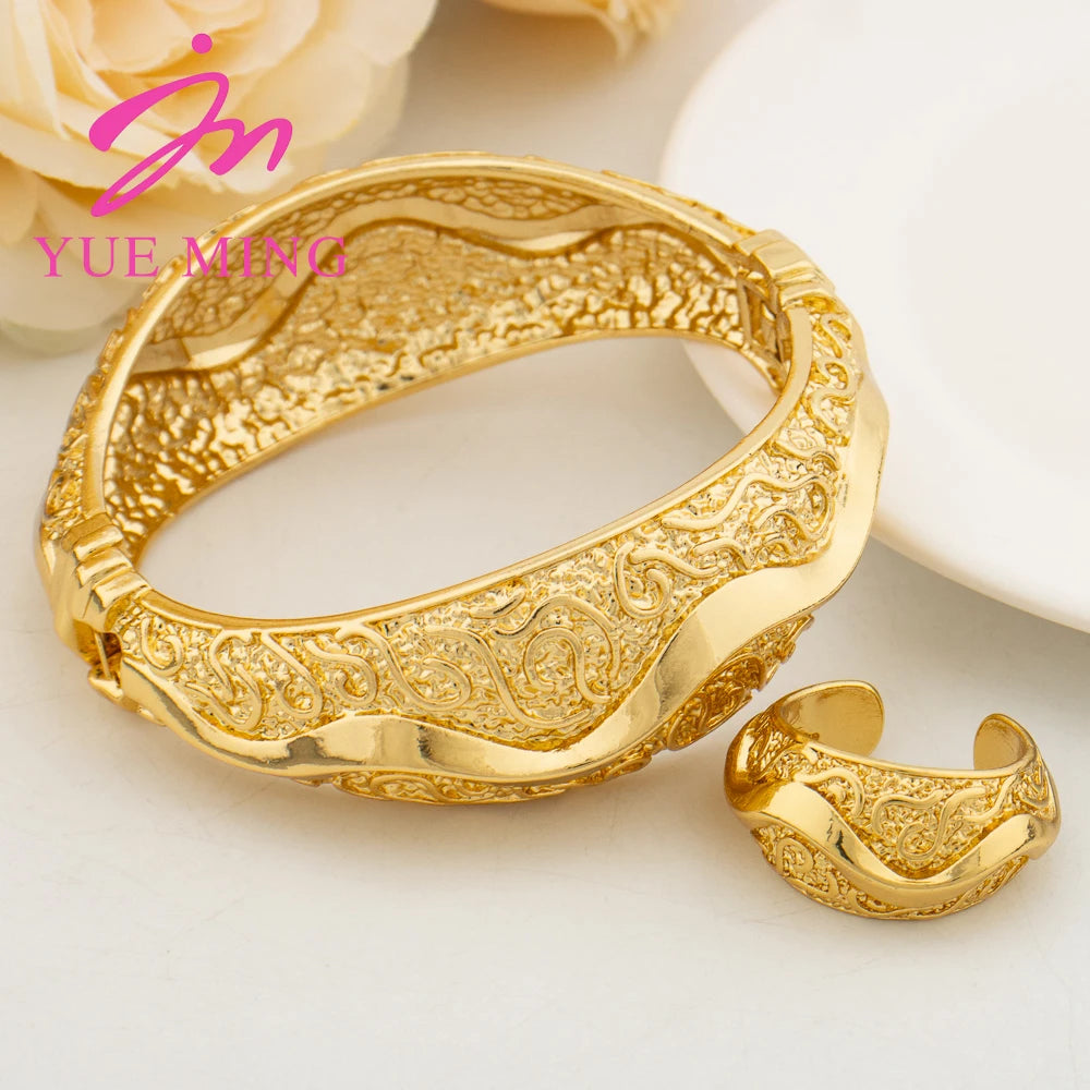 Ensemble bracelet et bague de luxe pour femme, couleur or, style Dubaï. Accessoires de bijoux.