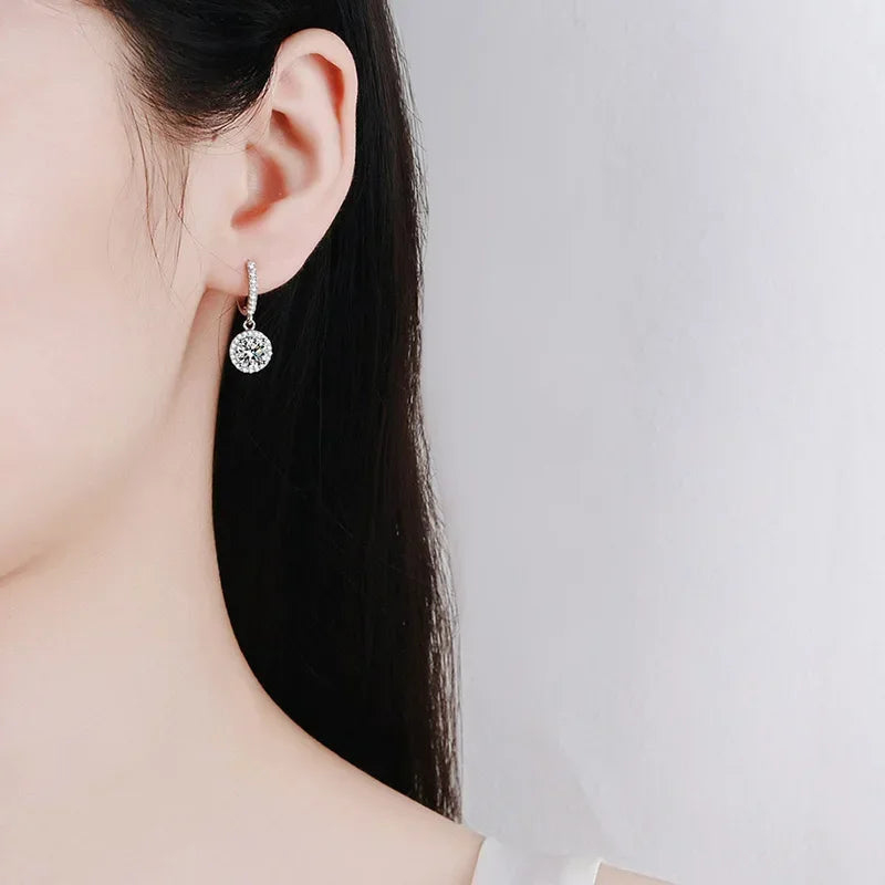 Boucles d'oreilles rondes en argent sterling 925 et moissanite de 1 carat pour femme, style luxueux pour les soirées.