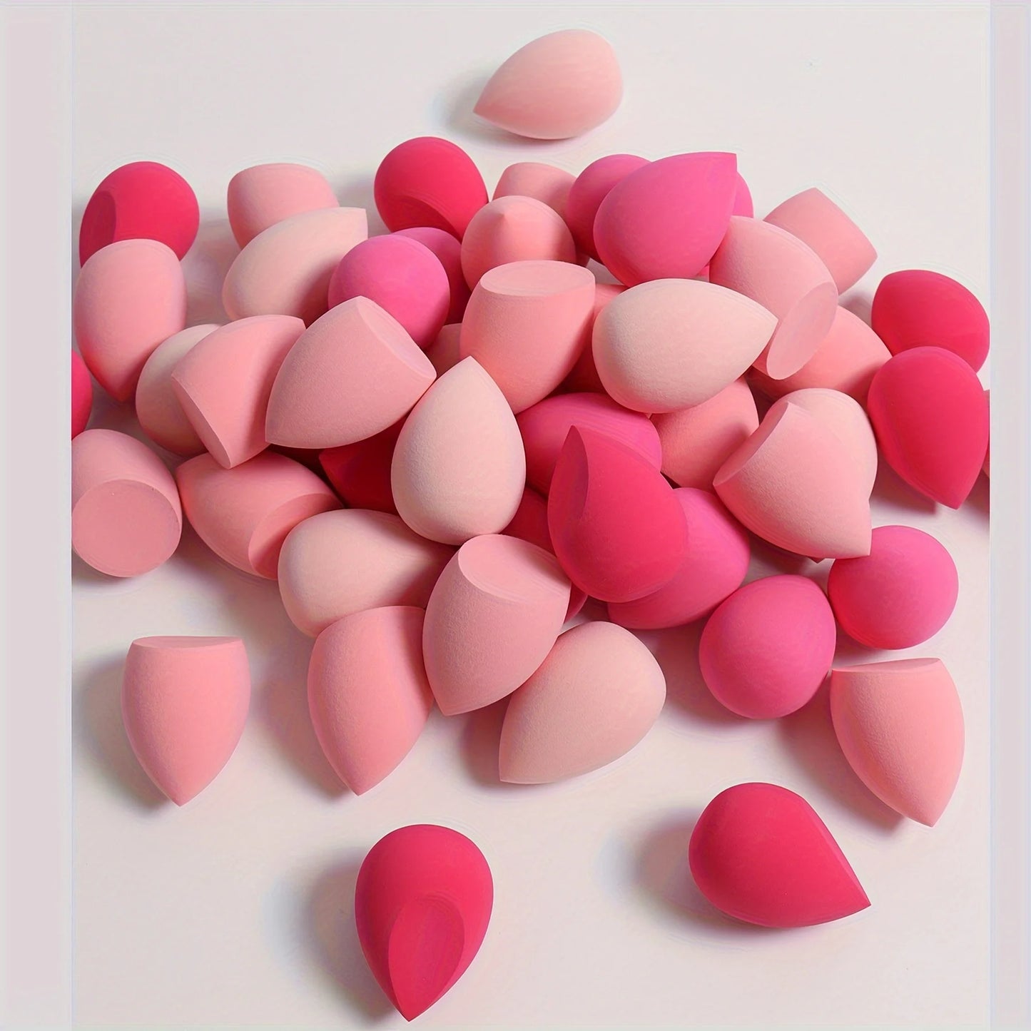 Ensemble de 7 ou 18 éponges à maquillage, adaptées à l'application de crèmes BB et de poudres liquides. Éponge à maquillage double usage (sec ou humide).