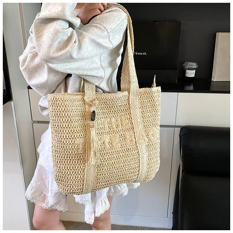 Sac en paille tressée style français grande capacité pour femme, sac bandoulière idéal pour la plage, les vacances ou les trajets quotidiens.