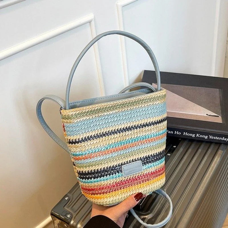 Sac bandoulière en cuir de luxe pour femme, style classique et élégant, signé Paris, style vintage.