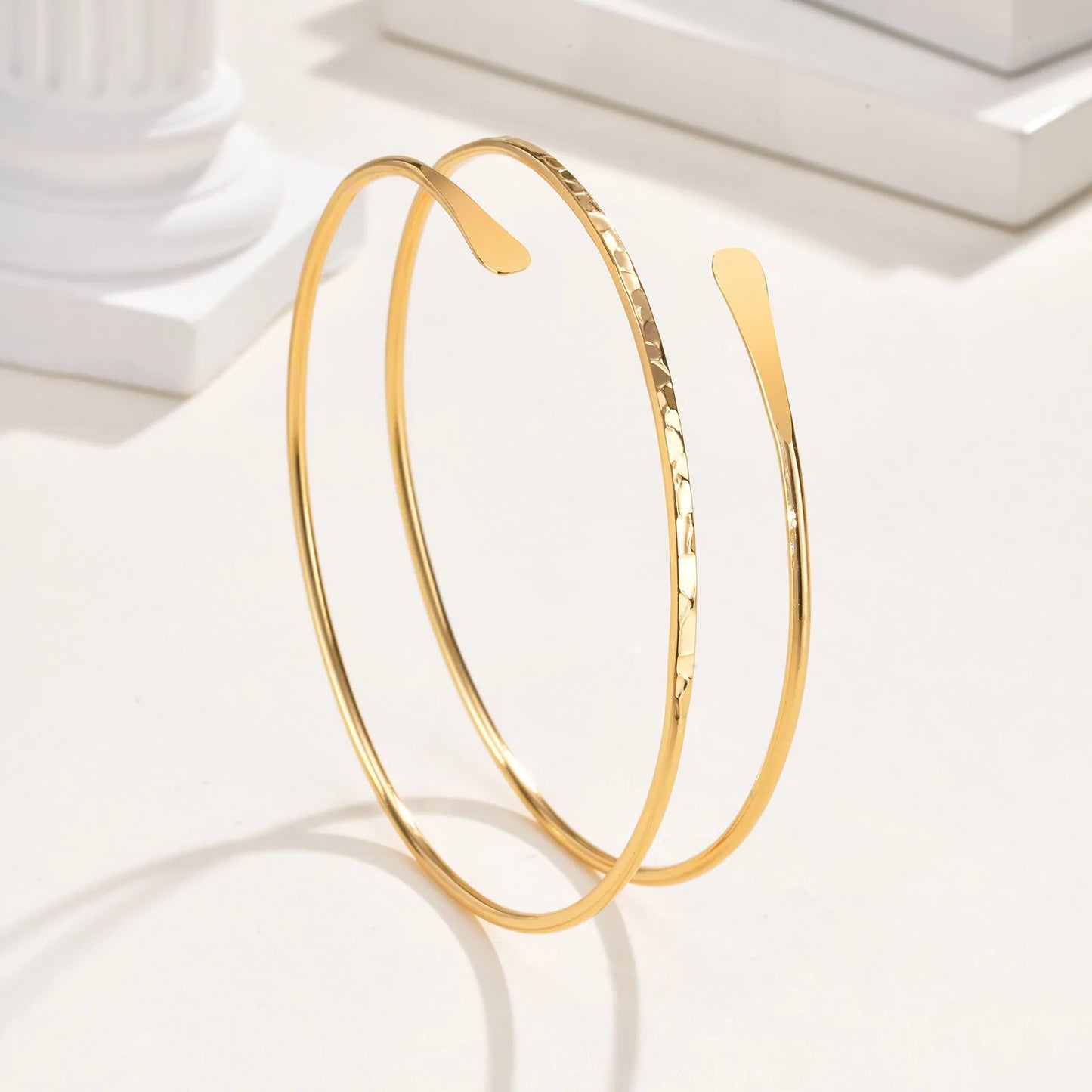 Bracelet manchette pour femme, bracelet minimaliste plaqué or, bijou de bras tendance pour soirée