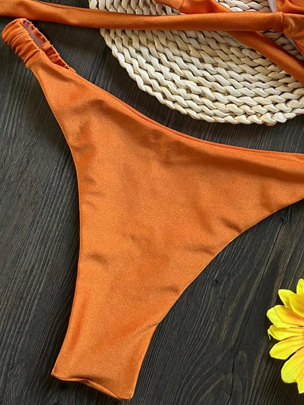Ensemble bikini sexy à fleurs 3D 2025 pour femmes, noir et blanc, micro-maillot de bain à armatures en V, mini-maillot de bain plissé string, idéal pour la plage