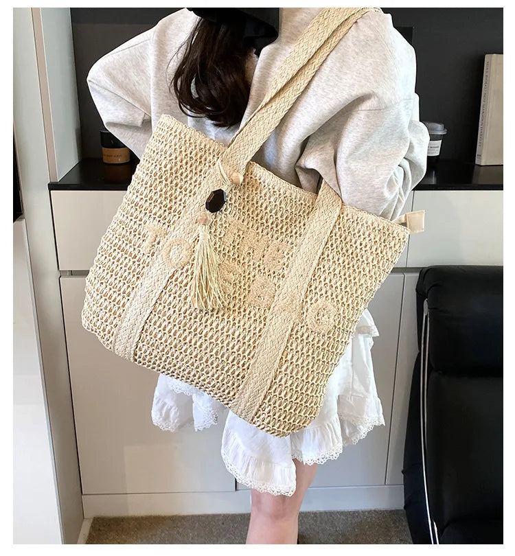 Sac en paille tressée style français grande capacité pour femme, sac bandoulière idéal pour la plage, les vacances ou les trajets quotidiens.