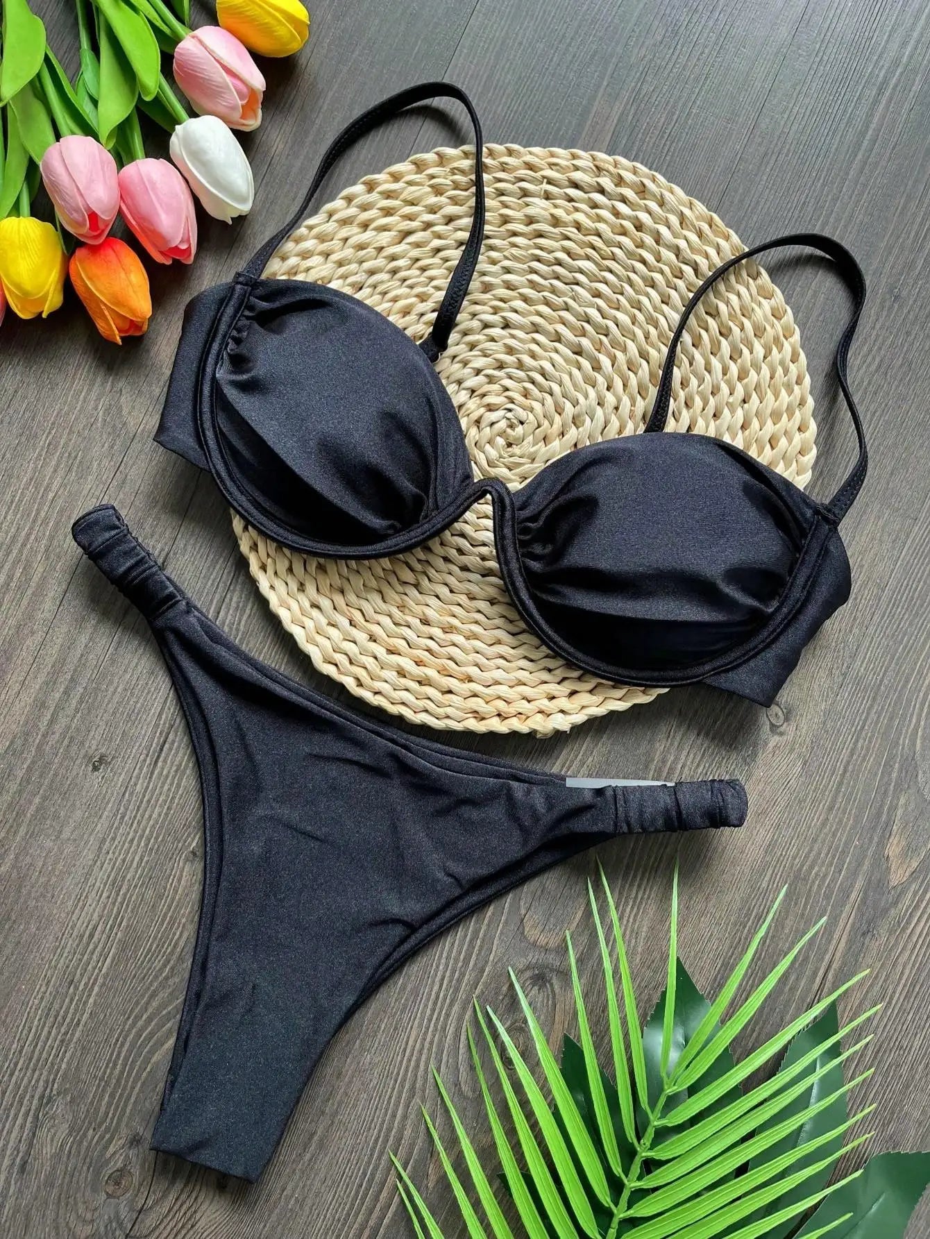 Ensemble bikini sexy à fleurs 3D 2025 pour femmes, noir et blanc, micro-maillot de bain à armatures en V, mini-maillot de bain plissé string, idéal pour la plage