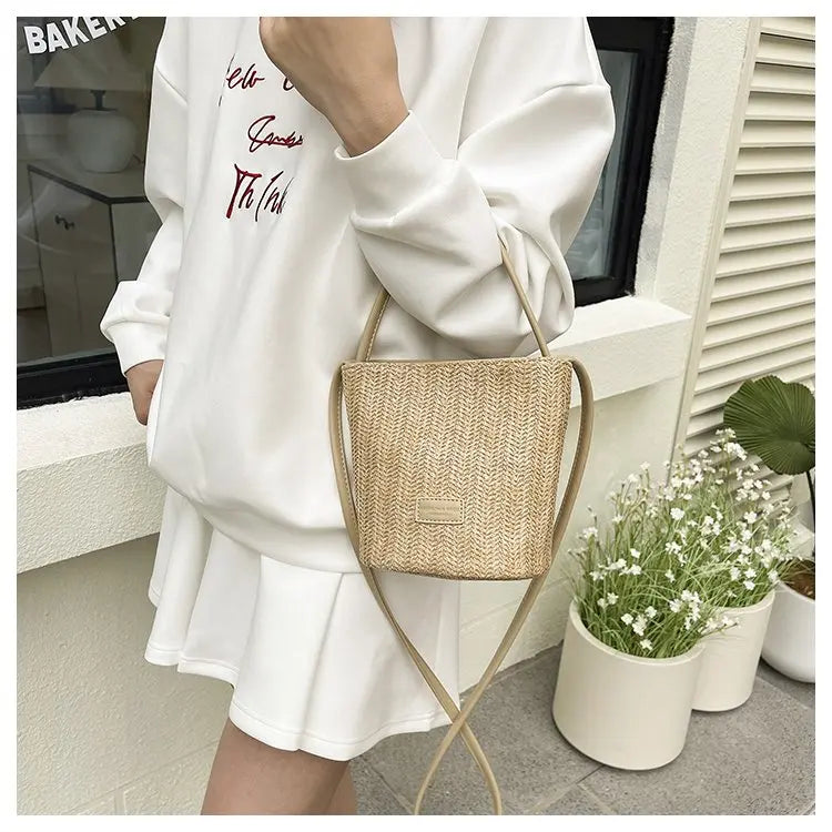 Sac bandoulière en cuir de luxe pour femme, style classique et élégant, signé Paris, style vintage.