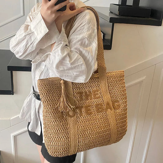 Sac en paille tressée style français grande capacité pour femme, sac bandoulière idéal pour la plage, les vacances ou les trajets quotidiens.