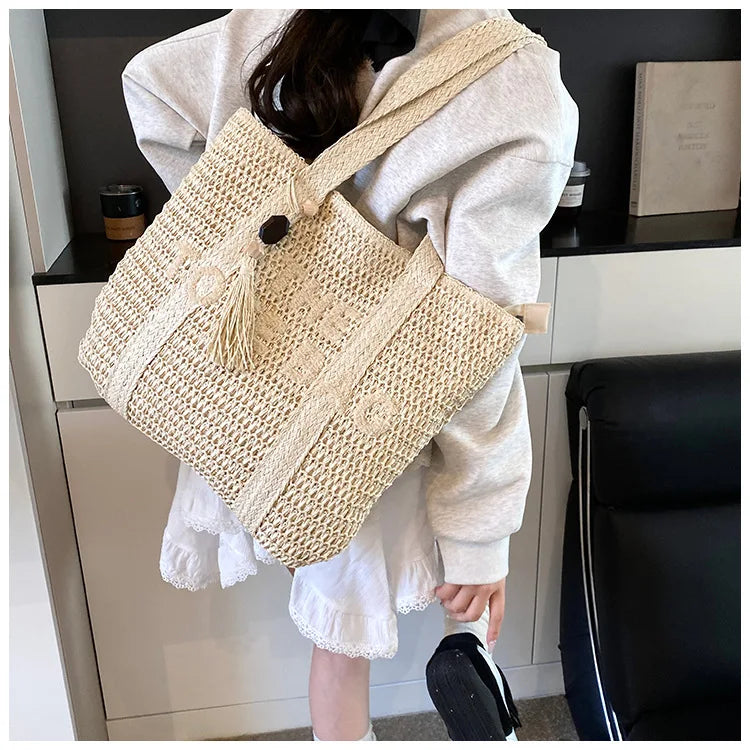 Sac en paille tressée style français grande capacité pour femme, sac bandoulière idéal pour la plage, les vacances ou les trajets quotidiens.