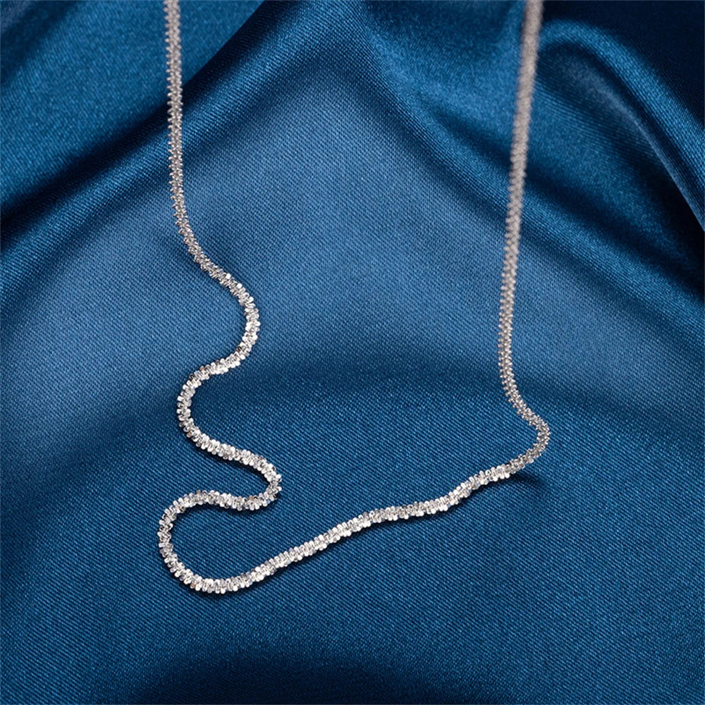 Lot de 2 bracelets de cheville argentés brillants et étincelants pour femme, bijoux simples et élégants en cuivre, bracelet de cheville de plage à porter au pied